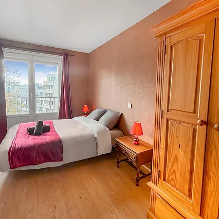 Spacieux, Wi-fi Ultra Rapide Et Parking Prive