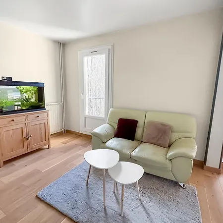 Spacieux, Wi-fi Ultra Rapide Et Parking Prive