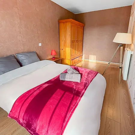 Spacieux, Wi-fi Ultra Rapide Et Parking Prive