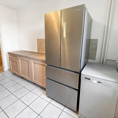 Spacieux, Wi-fi Ultra Rapide Et Parking Prive Lejlighed