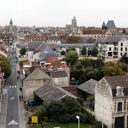 Spacieux, Wi-fi Ultra Rapide Et Parking Prive Compiègne