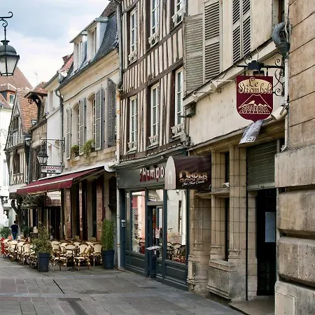 Spacieux, Wi-fi Ultra Rapide Et Parking Prive